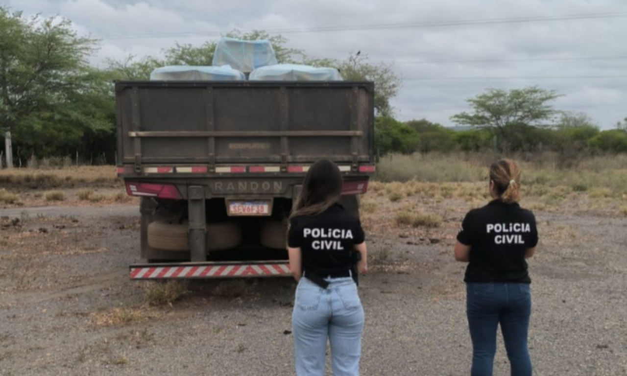 Quatro homens s&atilde;o presos com carga roubada no interior da Bahia.Foto: PCBA