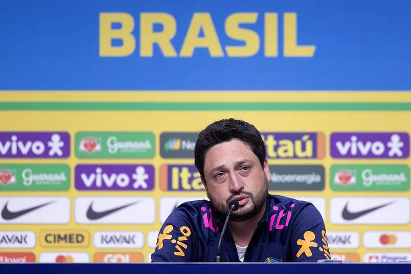 Novo técnico da Seleção Feminina faz primeira convocação, com veterana Cristiane