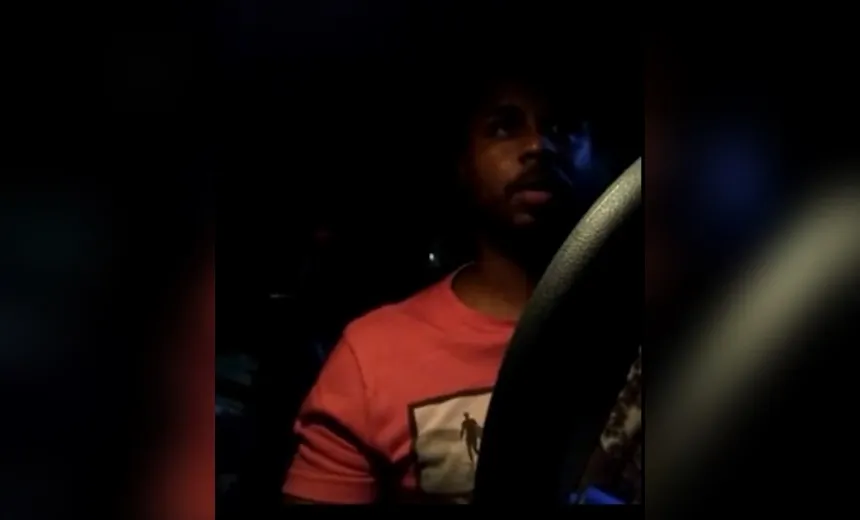 Vídeo! Motorista de app filma casal suspeito de injúria em Salvador; "problema é sua corzinha"
