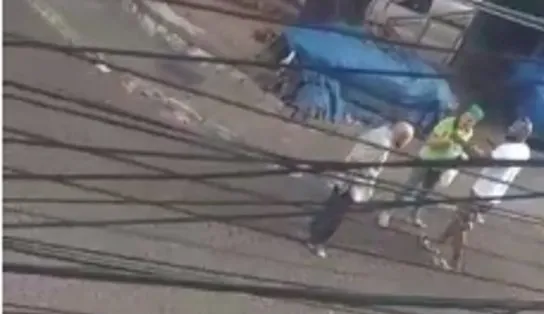 Suspeito de 98 anos mata homem que discutia com companheira no Largo Dois de Julho; veja vídeo