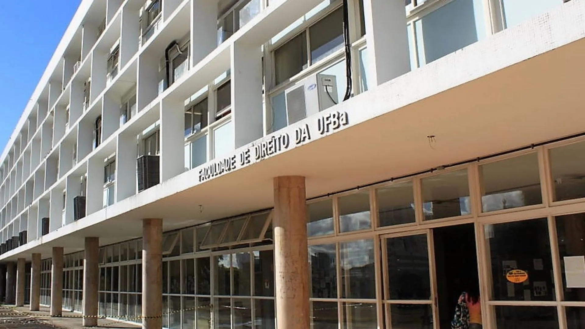 Sem colação, formandos de Direito da UFBA relatam prejuízos profissionais