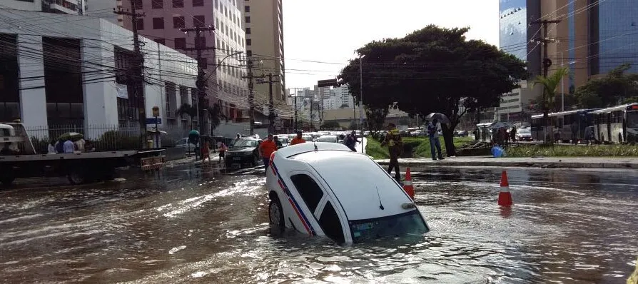 Prefeitura ataca Embasa e diz que incidente com táxi foi culpa da estatal