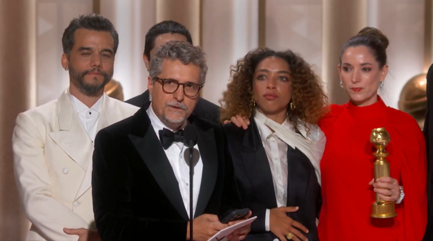 Kleber Mendon&ccedil;a Filho aproveitou o discurso de vit&oacute;ria pelo filme O Agente Secreto no Globo de Ouro, em Los Angeles, para fazer cr&iacute;ticas ao ex-presidente Jair Bolsonaro. | Foto: Reprodu&ccedil;&atilde;o