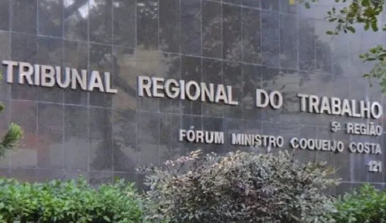 Juíza condena Coelba a pagar R$ 10 mil para funcionária que respondia "zap" fora do plantão e sofria perseguição