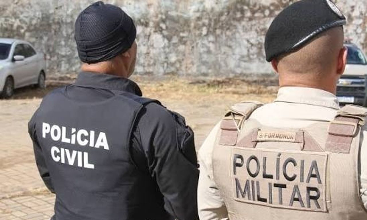 Policiais militares ajudaram a conter o companheiro da vítima. Foto: PCBA