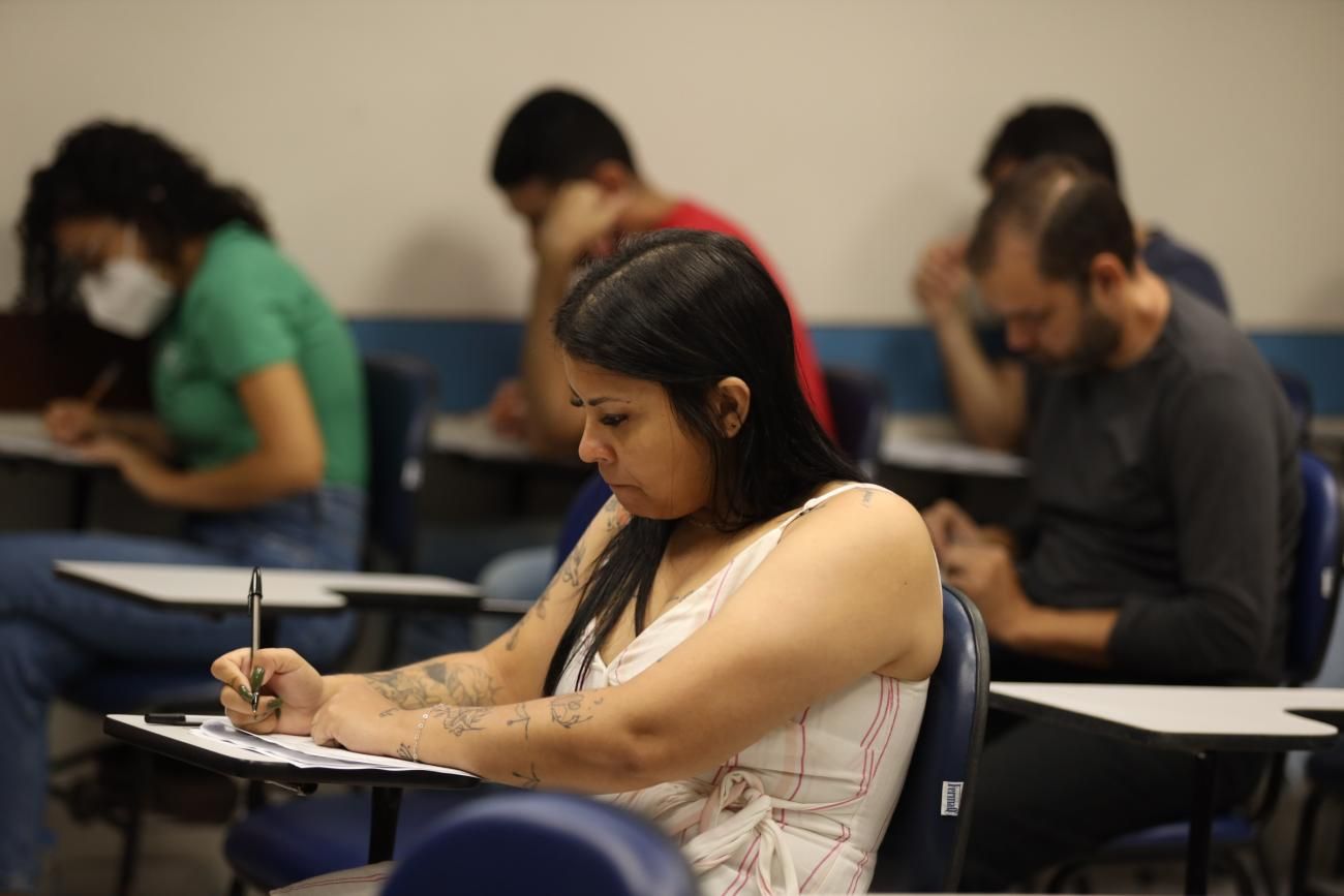 Prefeituras baianas somam 317 vagas em concursos; sal&aacute;rios de at&eacute; R$ 6,1 mil