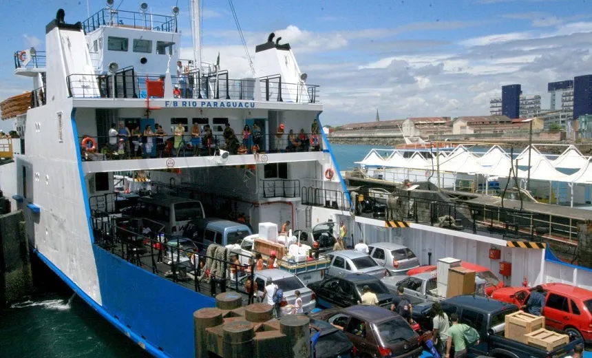 Movimento de embarque é grande no ferry boat neste início de feriadão da Independência