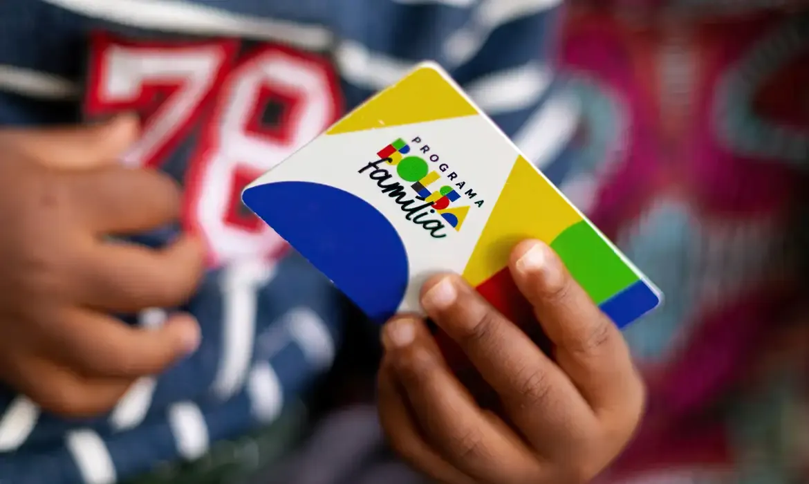 Bolsa Família: pagamentos de agosto começam nesta terça-feira (18)