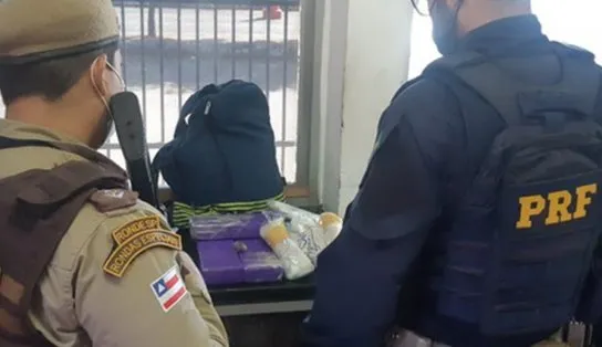 Adolescente de 17 anos é apreendido pela polícia ao ser flagrado transportando maconha e cocaína na BR-135