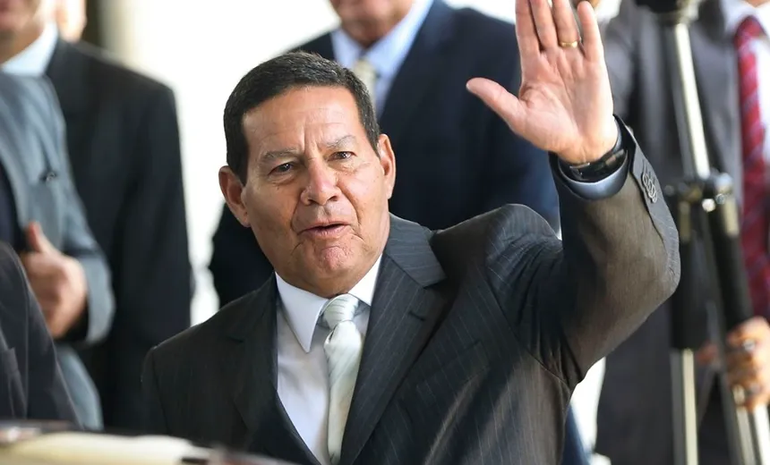 Forças Armadas não estão imunes ao tráfico, diz Mourão após militar ser preso com 39 kg de drogas no avião da FAB