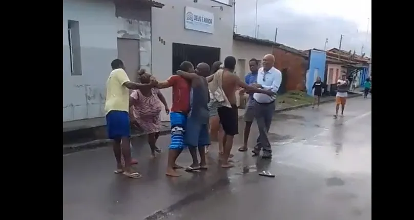Teodoro Sampaio: ex-prefeito agride homem após discussão na rua; veja