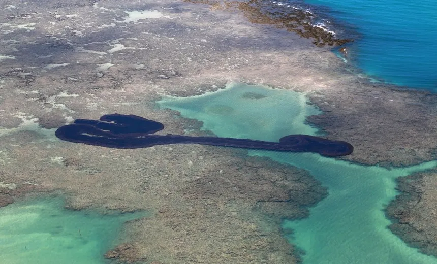 Mais quatro navios são suspeitos pelo vazamento de óleo que atingiu o Nordeste; entenda