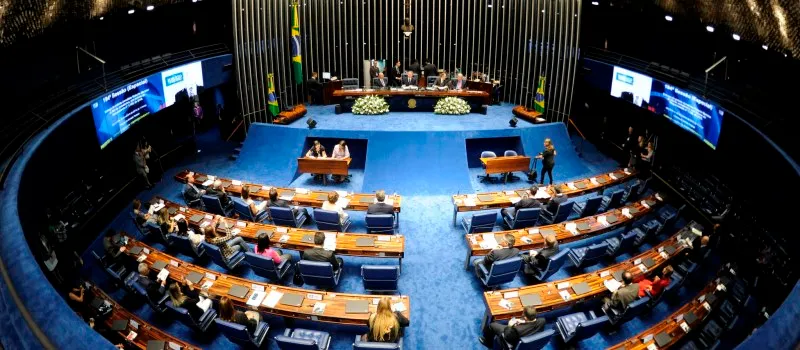 Senado aprova porte de arma de fogo para agentes de trânsito e decisão fica nas mãos de Temer