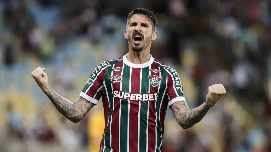 Bahia negocia retorno de Everaldo um ano após ida para Fluminense