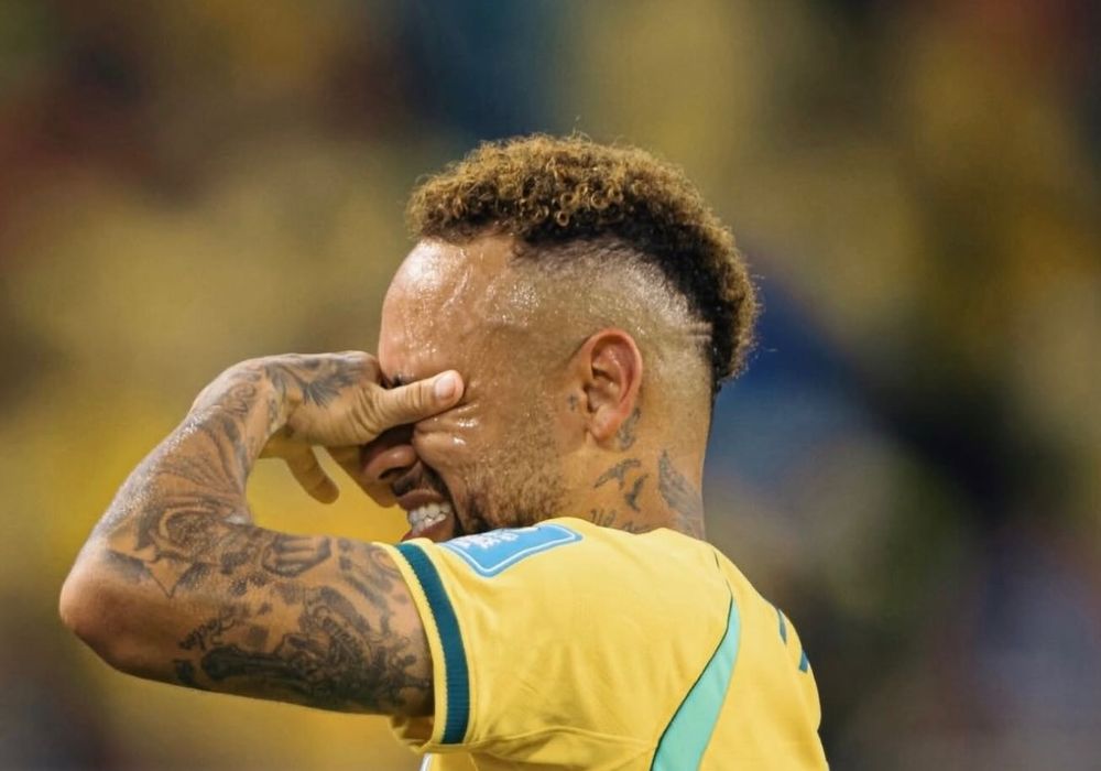 Neymar est&aacute; suspenso por tr&ecirc;s jogos