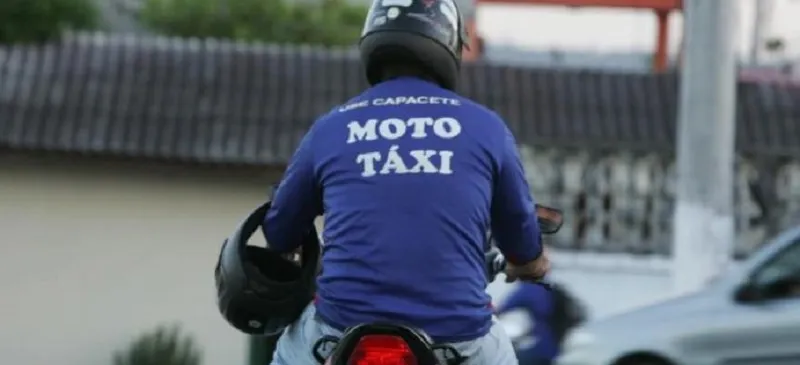 ‘DEU UM MIGUÉ’: Mototaxista é preso após enganar e roubar idoso usando o nome da filha