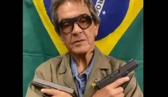 Ex-presidente do PTB, Roberto Jefferson, troca tiros com PF e agentes ficam feridos; veja vídeo