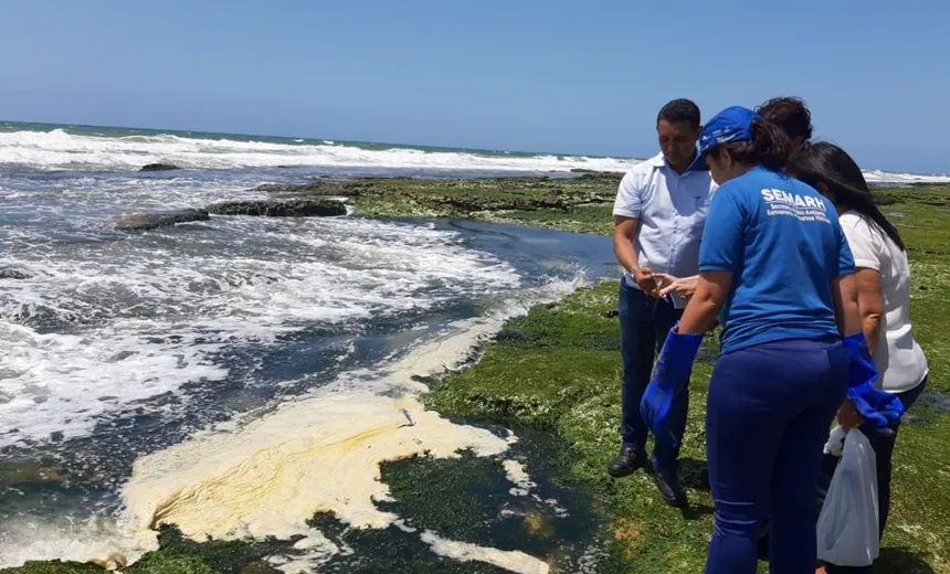 Mais de 30 kg de petróleo foram retirados das praias de Salvador neste final de semana