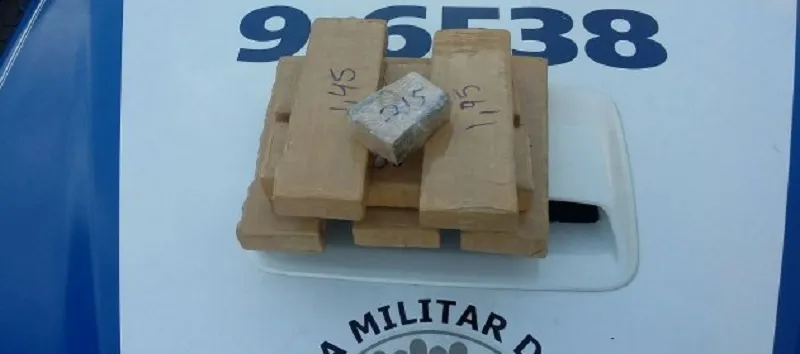 DONA DA BOCA: Mulher é presa com 10 Kg de maconha em Feira de Santana