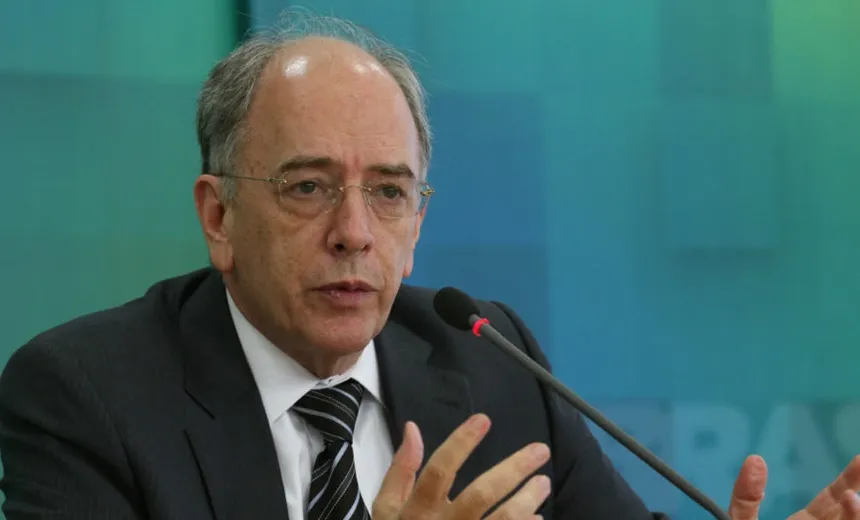 Pedro Parente pede demissão da presidência da Petrobras após pressão de caminhoneiros