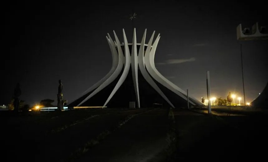 Monumentos apagam as luzes hoje à noite durante a Hora do Planeta