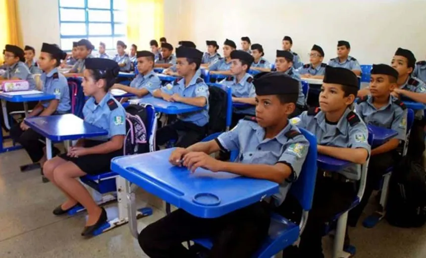 Escolas vão aderir ao Programa Escola Cívico Militar de Bolsonaro