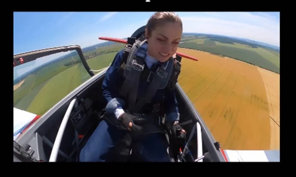 Vídeo: piloto faz pouso de emergência após cabine de avião abrir em pleno voo