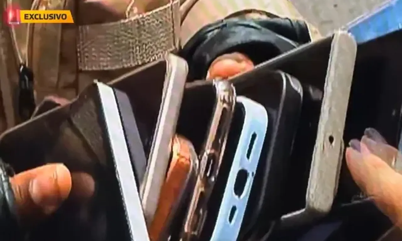 Celulares, drogas e dinheiro s&atilde;o apreendidos. Foto: Reprodu&ccedil;&atilde;o | TV Aratu