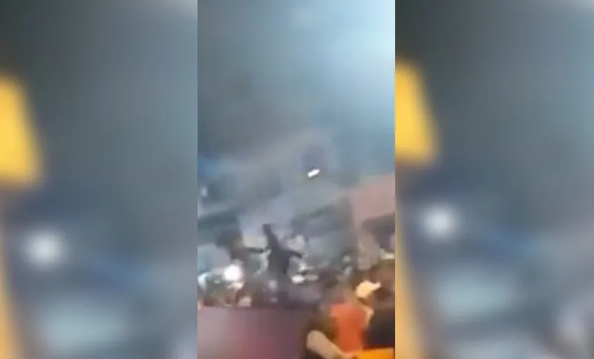Vídeos mostram bandidos com submetralhadoras disparando dezenas de tiros na Engomadeira 