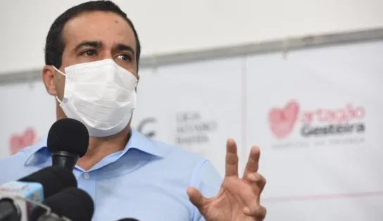 Bruno diz que "pior momento da pandemia já passou" e anuncia vacinação dos idosos de 67 anos