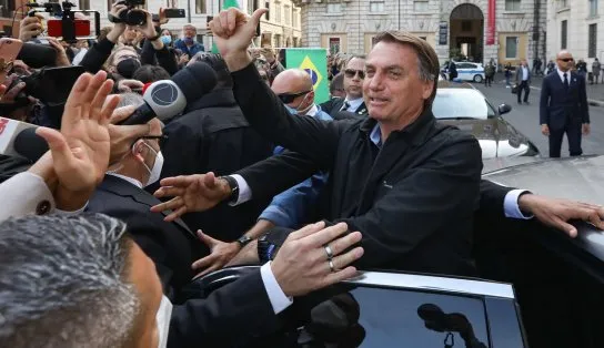Bolsonaro pergunta "nome das pessoas que aprovaram vacina para as crianças" e Anvisa rebate: "baseada na ciência"