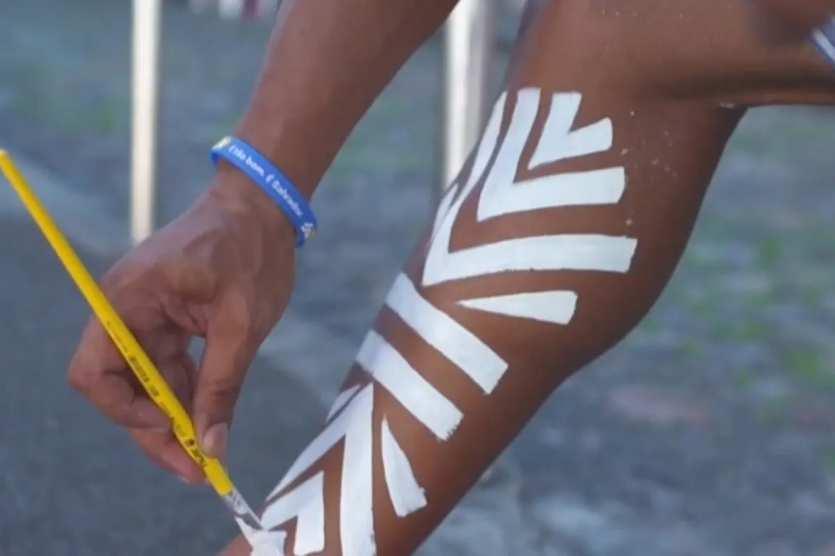 Pintura corporal extorsão