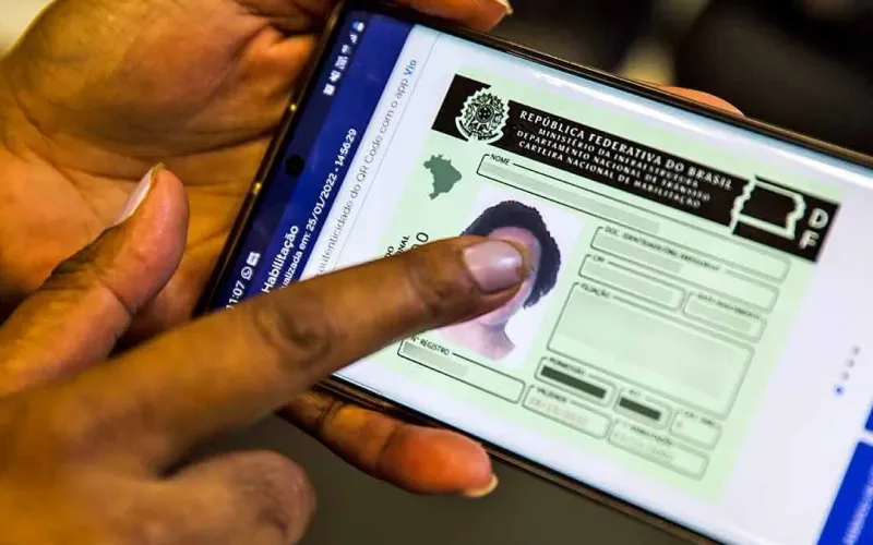 O processo de renovação da CNH envolve verificar a validade do documento, acessar o site do Detran do seu estado para solicitar a renovação e emitir as guias de pagamento/Foto:  Marcello Casal Jr
