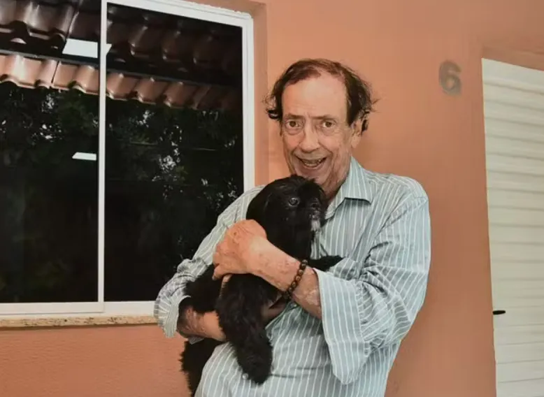Com apoio de Marieta Severo, Marcos Oliveira apresenta nova casa; veja fotos