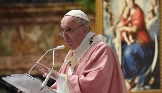 Papa Francisco pede que países ricos compartilhem vacinas com países pobres em mensagem de Páscoa