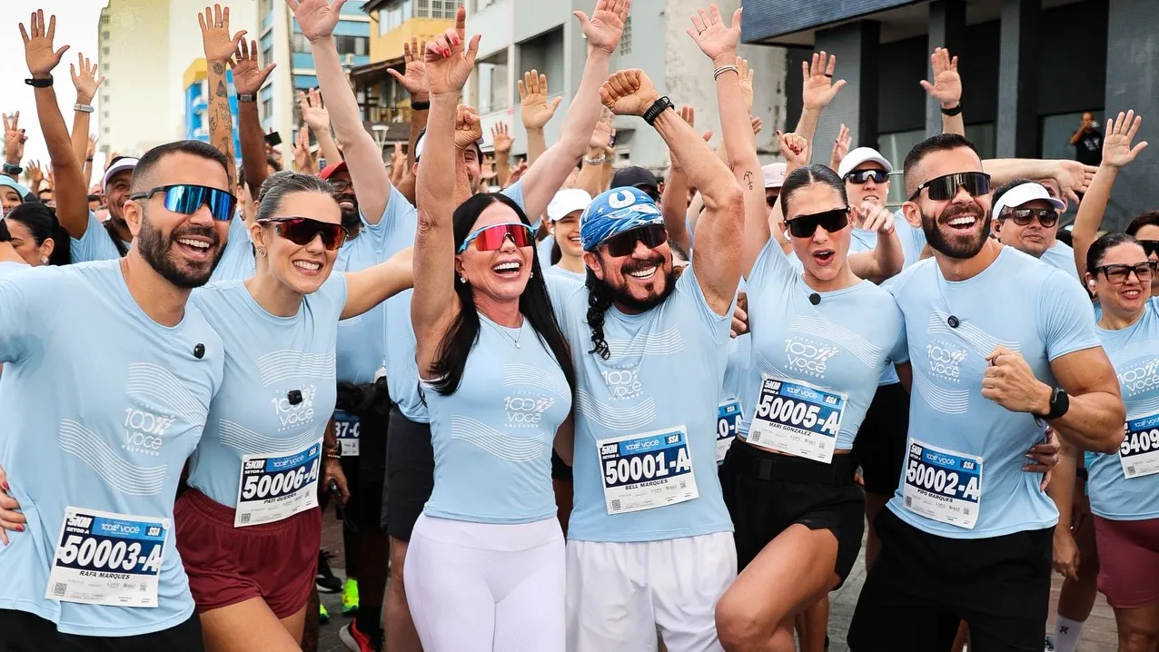 Bell Marques ganha surpresa de aniversário após corrida em Salvador