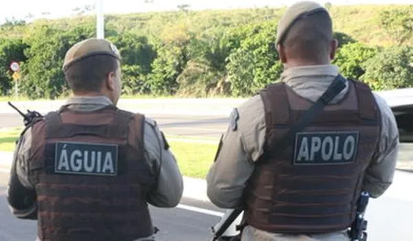 Dupla é presa após tentar roubar carro no bairro de São Cristóvão; terceiro suspeito fugiu