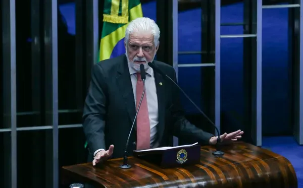 O senador Jaques Wagner (PT-BA) anunciou nesta quarta-feira (24) que deixar&aacute; o cargo de l&iacute;der do governo Lula no Senado Federal. 