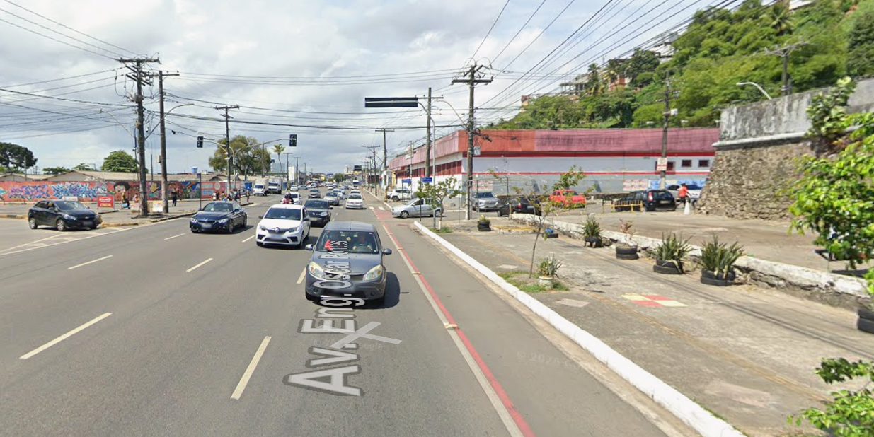 O motociclista foi detido após fugir de blitz e agredir guarda municipal na Av. Engenheiro Oscar Pontes, em Salvador.| Reprodução: Google Street View