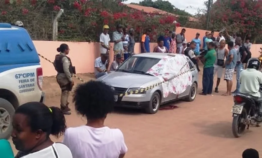 Homem é morto a tiros ao parar carro para dar carona a casal em Feira de Santana