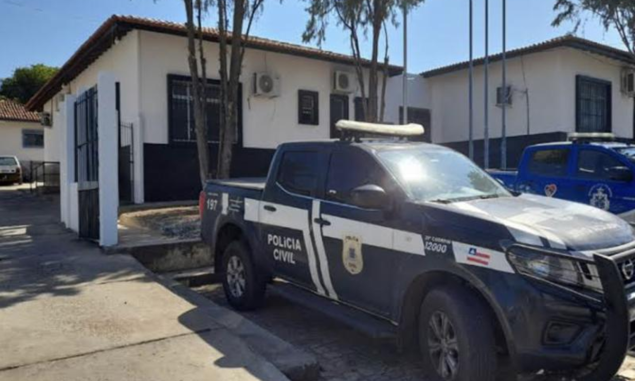 Homem &eacute; preso por sequestrar e manter namorada de 19 anos em c&aacute;rcere privado na Bahia. Foto: PCBA