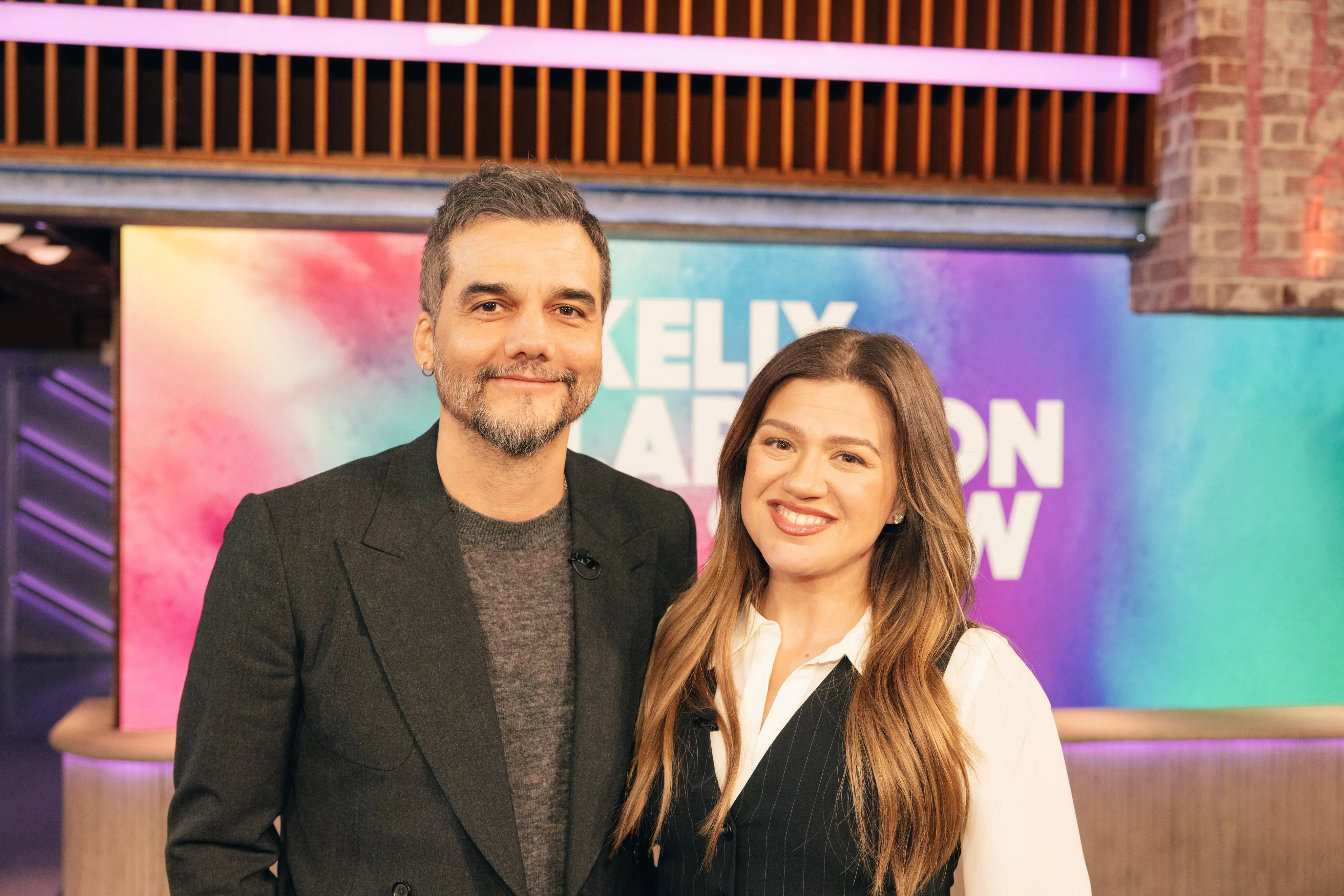 Wagner Moura samba com Kelly Clarkson e fala sobre 'O Agente Secreto'