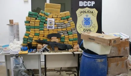 Polícia acha bunker do tráfico na Praia do Cantagalo, em Salvador  
