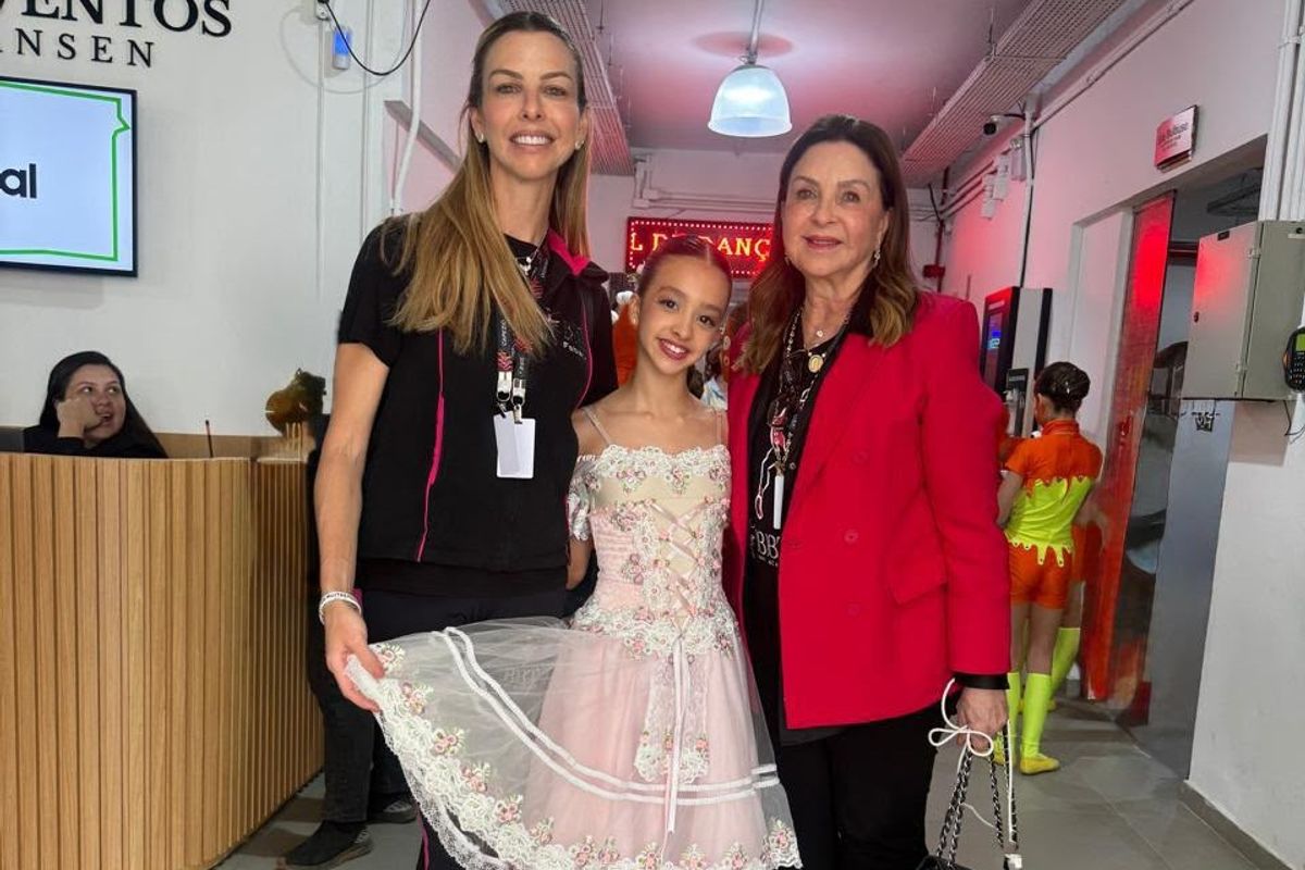 Maria Clara entre Fabiana e Tânia Gordilho. Foto: Acervo Pessoal