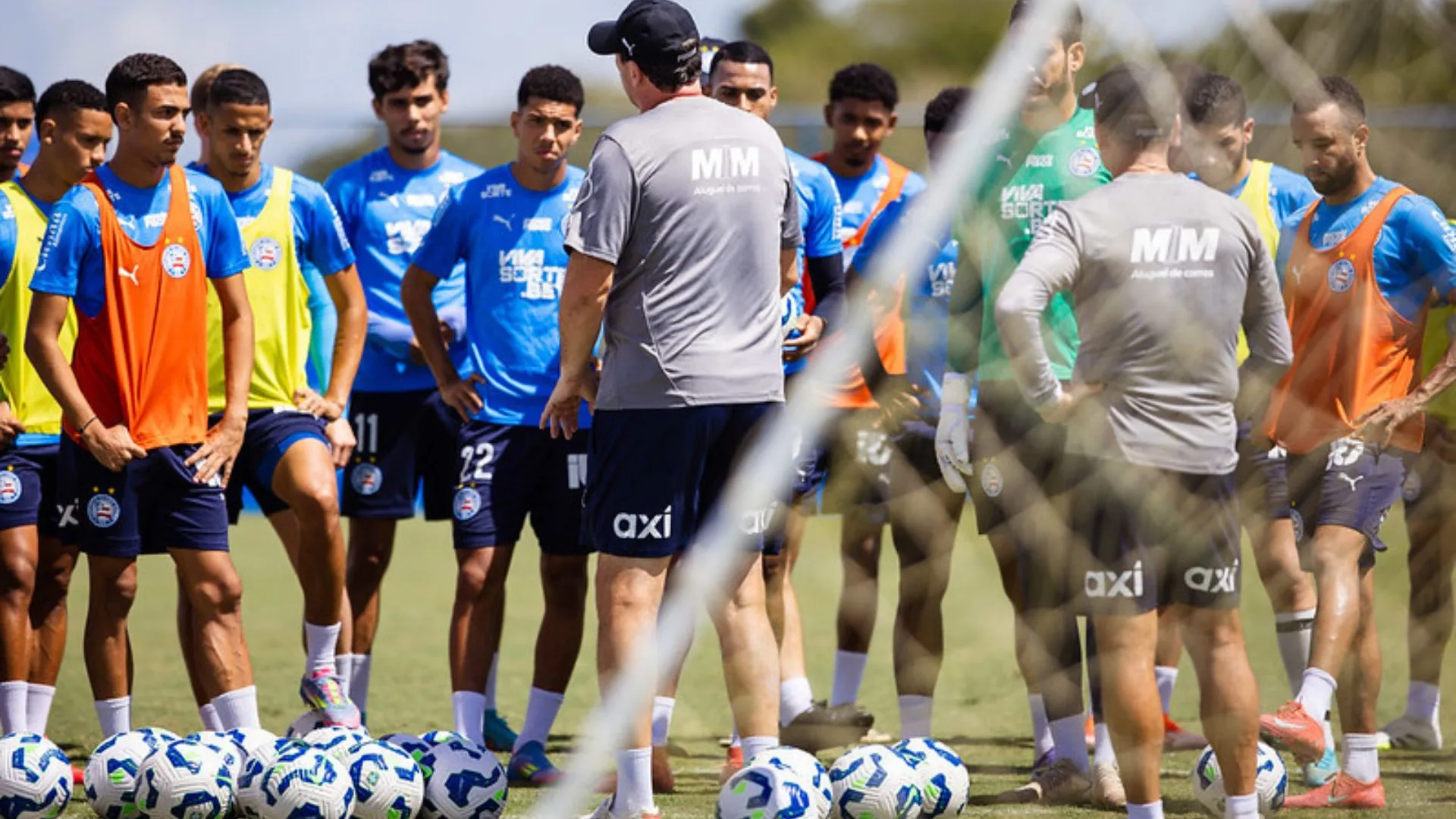 Corinthians e Bahia se enfrentam neste sábado em meio à 'briga' por Kauê Furquim