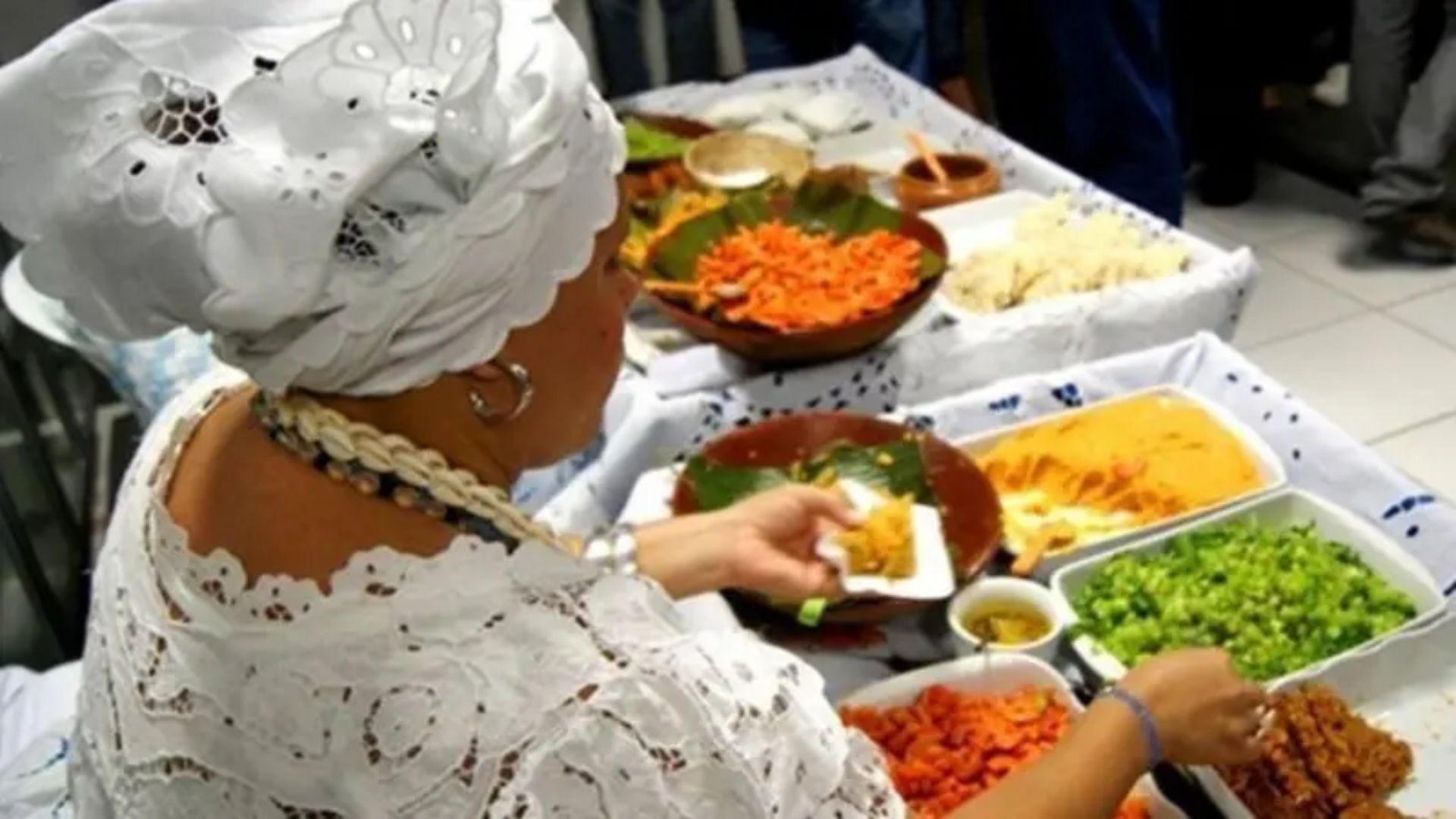 Baiana De Acaraje Culinaria Gastronomia Baiana Foto Associacao Das Baianas De Acaraje