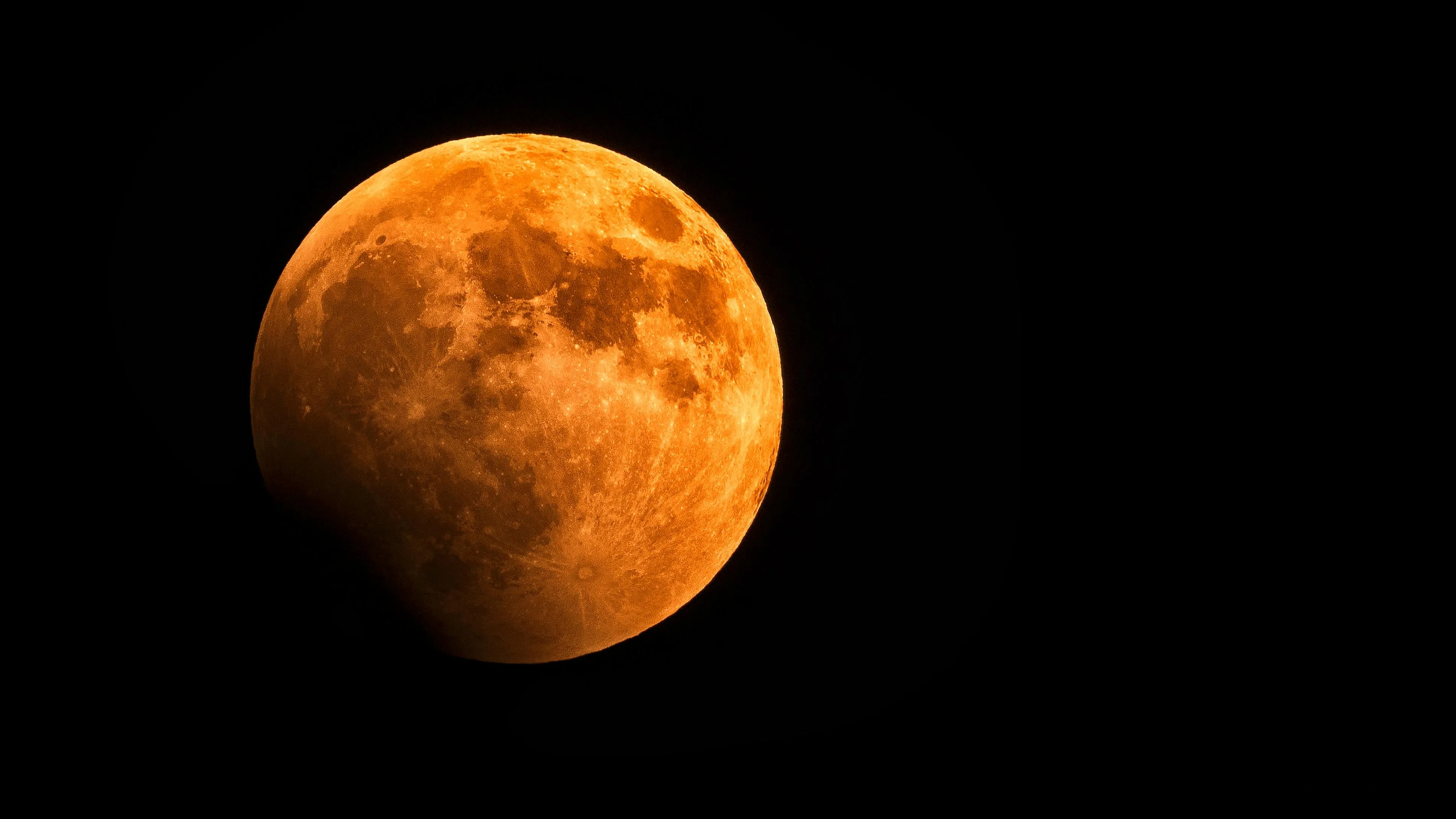 Lua de sangue. Foto: Pexels