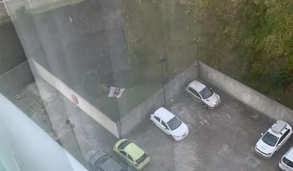 Casal é flagrado em vídeo fazendo sexo dentro de condomínio no Horto Bela Vista