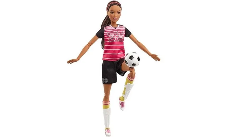 No clima da Copa do Mundo de Futebol Feminino, Barbie lança boneca jogadora de futebol