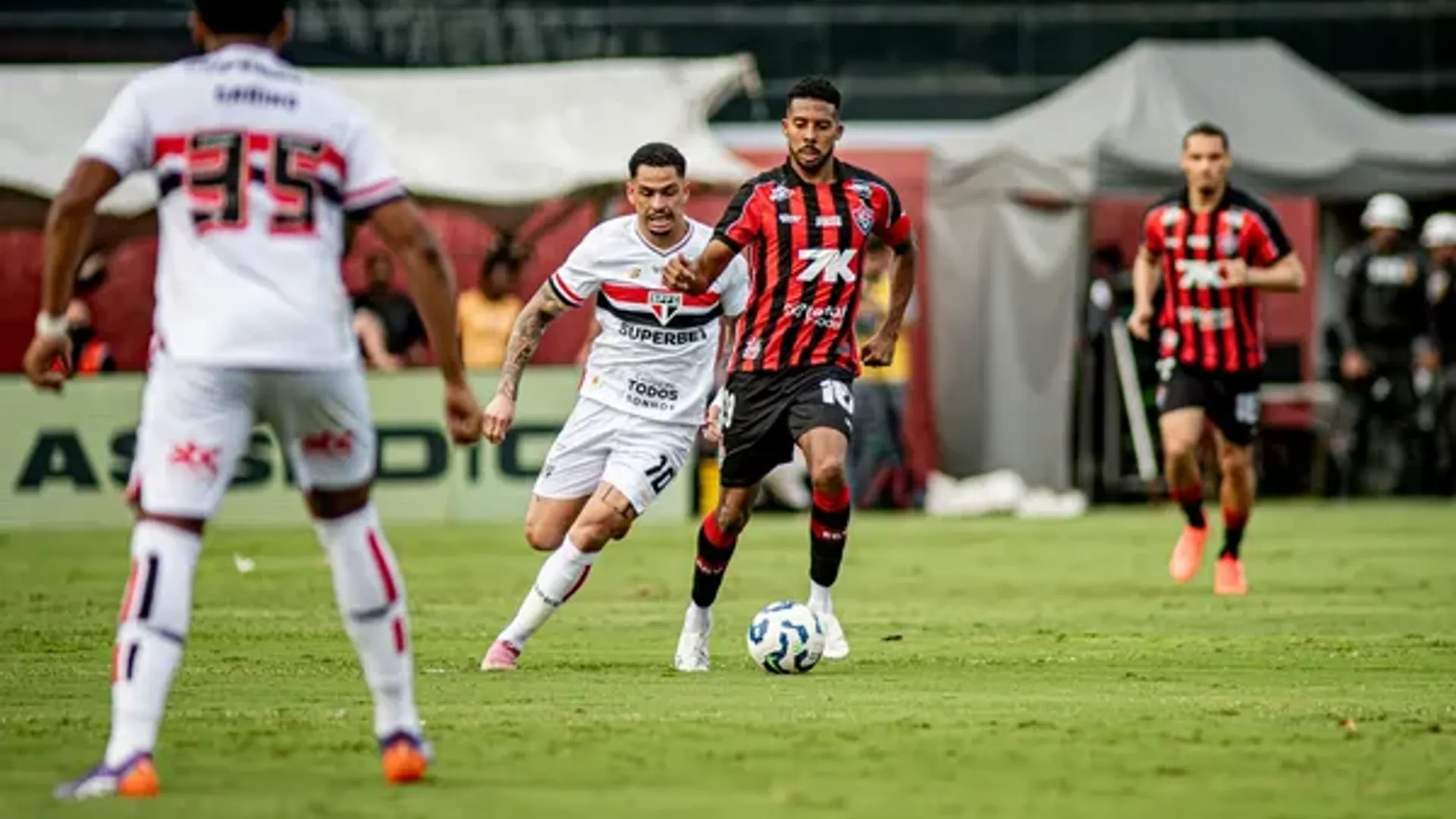 Colossal! Vitória vence São Paulo e fica na Série A em 2026. Foto: Victor Ferreira/EC Vitória